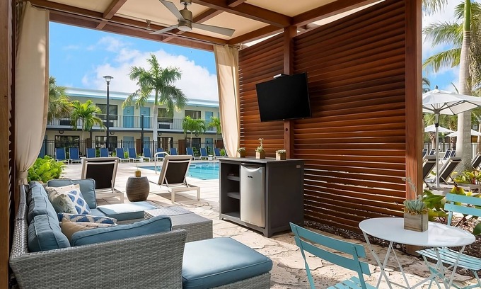 New Town House | Key West Dream! 4 Serene Units, Pool, Restaurant, Parking, Gym!