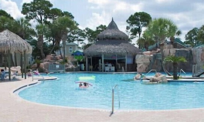 Ono Island Resort | Key West style condo at Purple Parrot Resort-5 min from beach