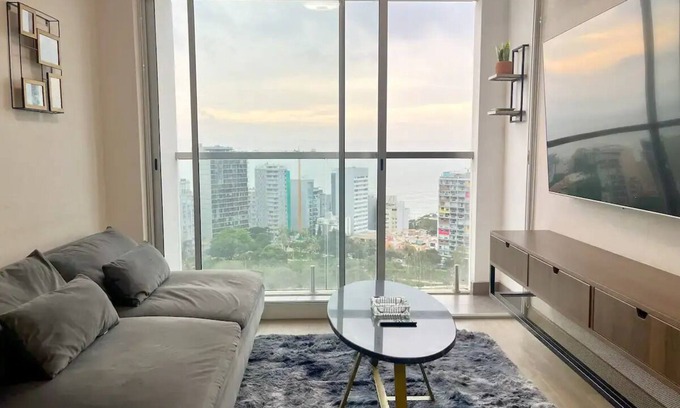 Barranco Apartment | Keyless 1BR | Ocean View | TV 65" | Peruvian 2004