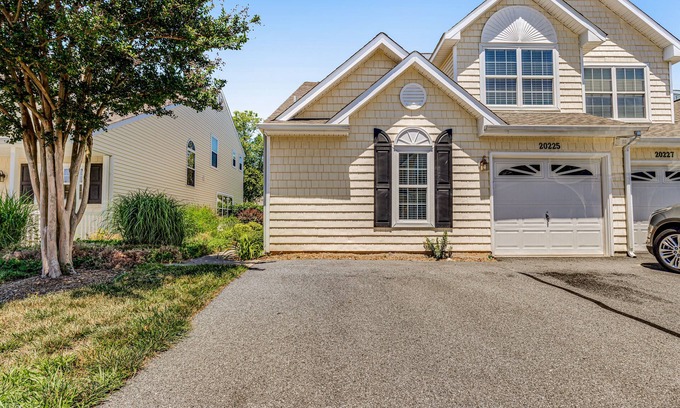 Keys Of Marsh Harbor House | Keys of Marsh Harbor home with pool, tennis, & screened porch - near beach