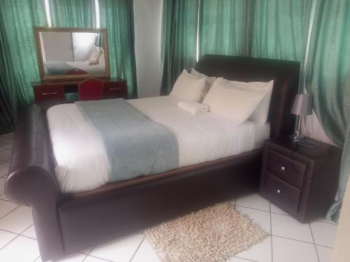 Mahalapye House | Khayalami Guest House