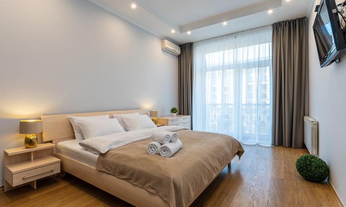 Lypky Apartment | Khreschatyk. Independence Sq. 2 BR