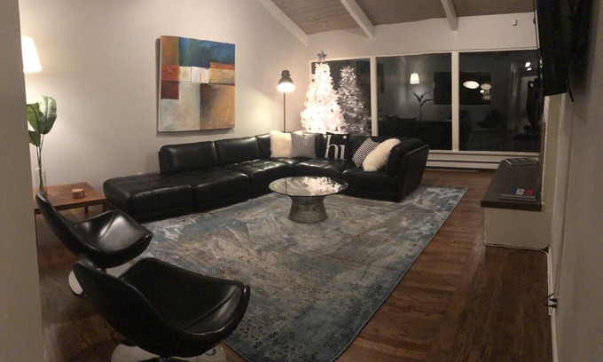 Mercer Island House | Kick back & UNWIND!! Charming mid century Mercer Island Home.