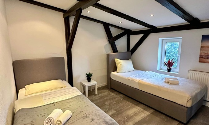 Neumuenster House | Kieler Straße 73 W6 - 3 bedrooms with parking space