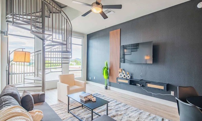 North Scottsdale Apartment | Kierland Commons Stay | Golf, Pool, Gym, W/D