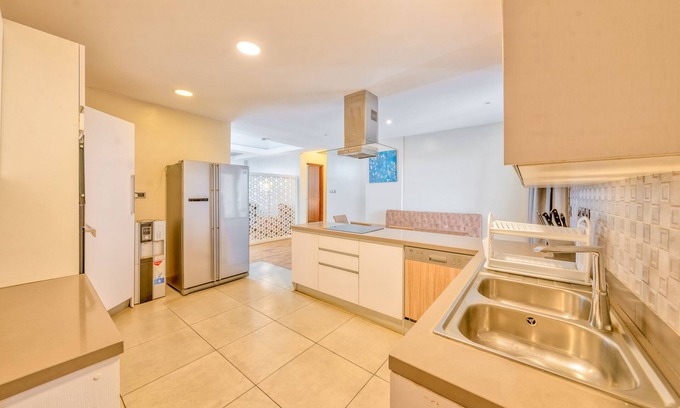 Kileleshwa Apartment | Kikambala Modern Apartment with Balcony