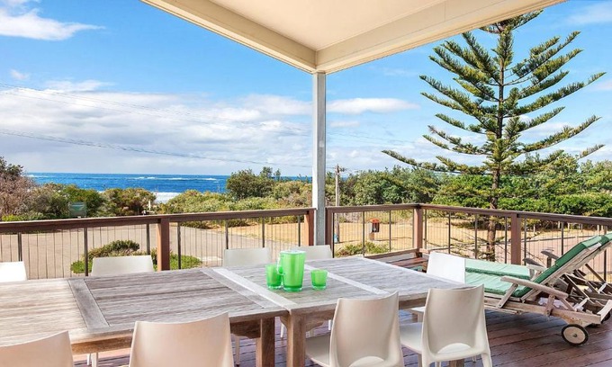 Killcare House | Killcare Beach Abode with AC