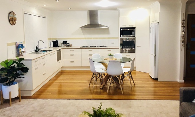 Kiama Heights Apartment | kims@kiama is a fully self contained 3 bedroom unit located in Kiama Heights.