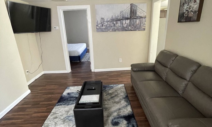 Sharon Hill Apartment | ✪King Bed Apartment✪ in Suburbs | Perfect Long Term Stay