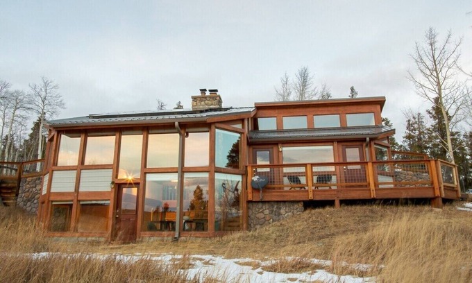 Fairplay Cabin | King Bed l Sauna l Views l Indoor Wood Fired Oven l 25mi to Breck l Private