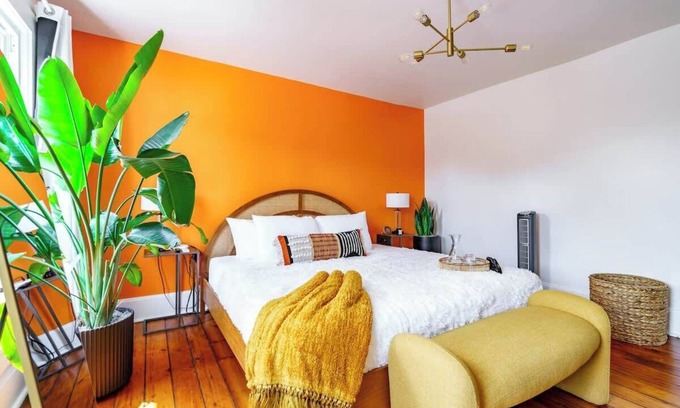Italian Village House | King Bed - Short North - Convention - Free Parking
