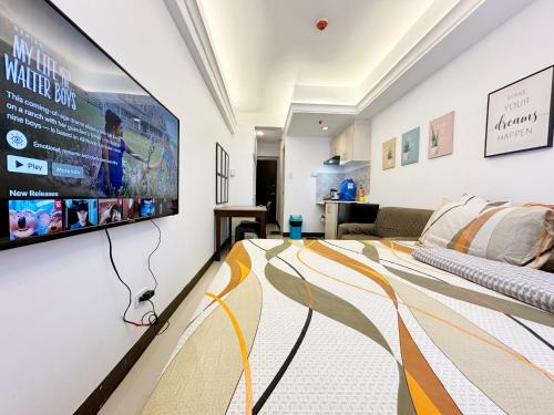 Kaunlaran Apartment | King Bed Suite at Pine Crest #T3-439 near Mall