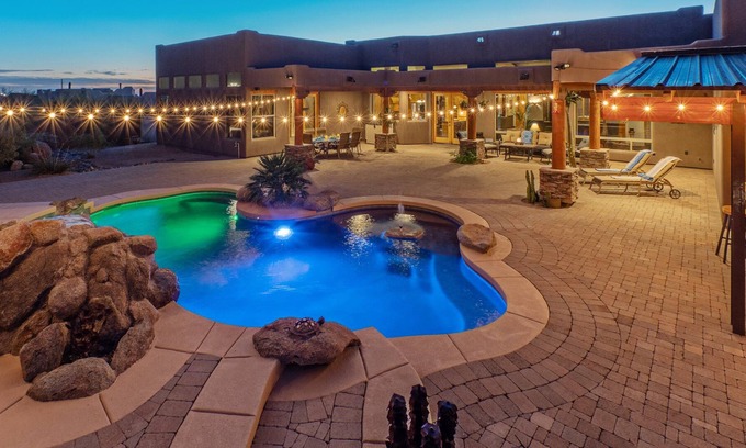 East Mesa House | King Beds & TVs All BRs, Htd POOL, Outdoor TV/Bar, Pool Table, Quail Mt VIEW, Near Golf & Trails