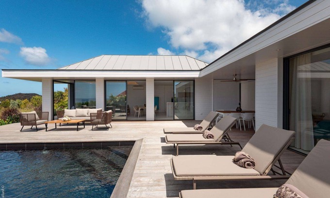 Public Villa | King Gustaf Luxury villa