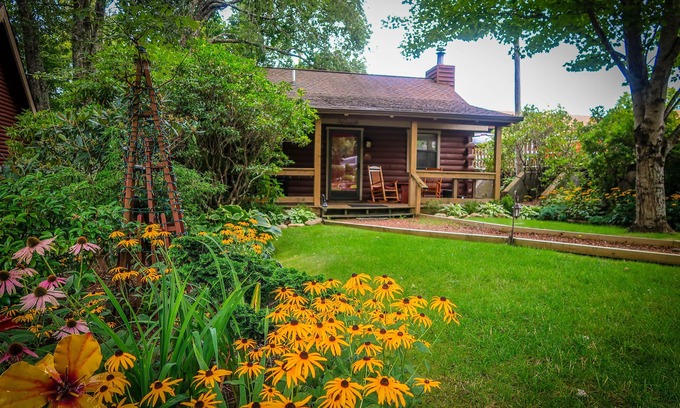 Blowing Rock Cabin | King Romance Cabin on Main St