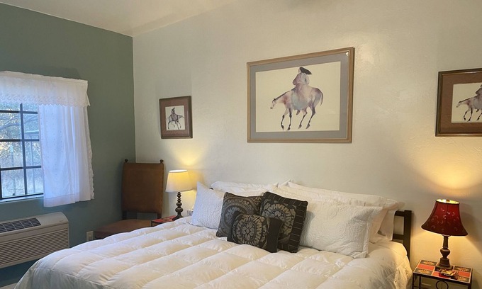 Pearce Bed & Breakfast | King room in a beautiful, and well established country inn on14 forested acres.