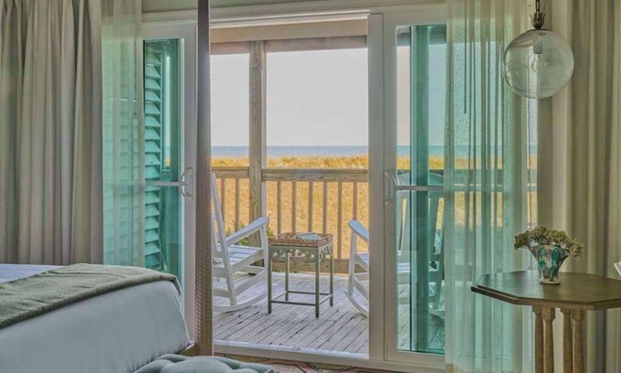 Duck Apartment | King Room | Ocean View Beach + Award-Winning Spa