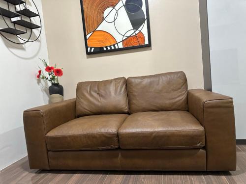 San Antonio Apartment | King-size Bed Makati Condo