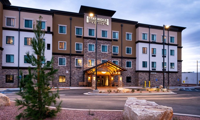 St. George Apartment | King Suite Close to Dixie State University! Shared Pool & Hot Tub + Kitchenette