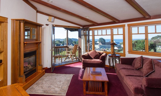 Mendocino Apartment | King Suite overlooking Mendocino Village and ocean