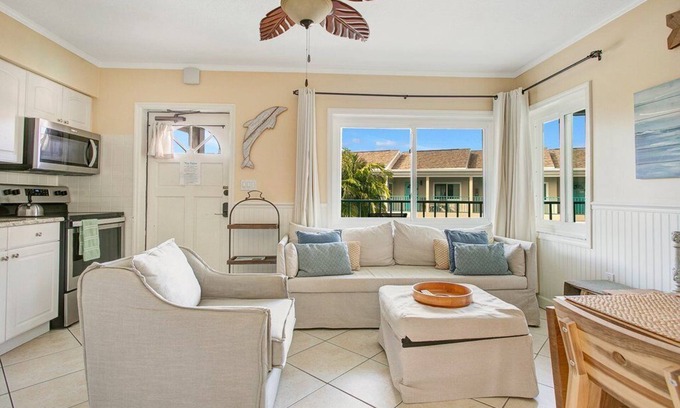 Bay Esplanade Condo | King Suite with bath