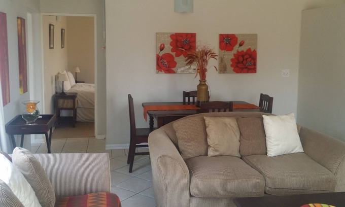 Greater Johannesburg Metropolitan Area House | Kingfisher Cottage in The Bird Garden