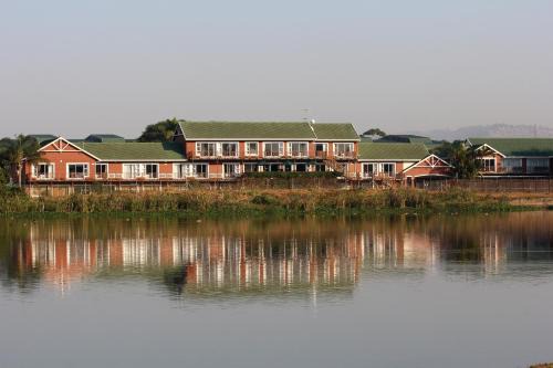 Mount Edgecombe Cabin | Kingfisher Lodge