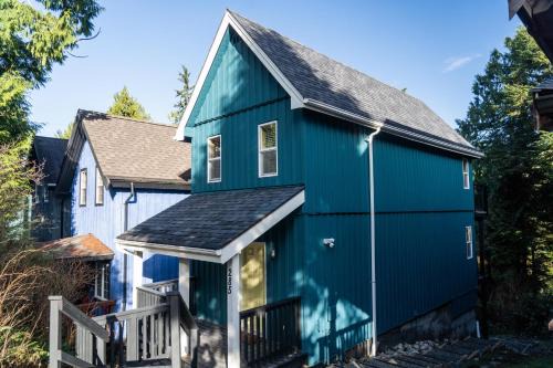 Ucluelet House | Kingfisher, Waterfront Cabin with Inlet with Mountain Views