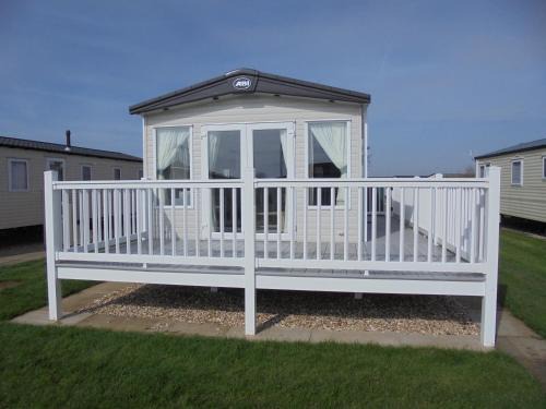 Ingoldmells House | Kingfisher Windermere 6 Berth, Enclosed veranda, Close to site shop
