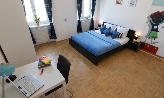Favoriten Apartment | Kingsize Bedroom Apt Central Station Wien