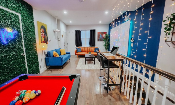 Center City Apartment | KingSuite/3 King Beds/Pool Table/Ping-Pong Table