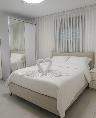 Tiberias Apartment | Kinneret Manor Private Pool, Luxurious Yard, Perfect View