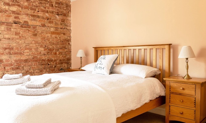 Cromer House | Kippers Cottage family getaway 500m from the beach