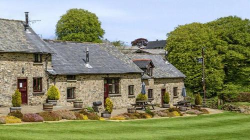 Hawkridge House | Kiri & Norton a Combined Retreat for 10 Guests