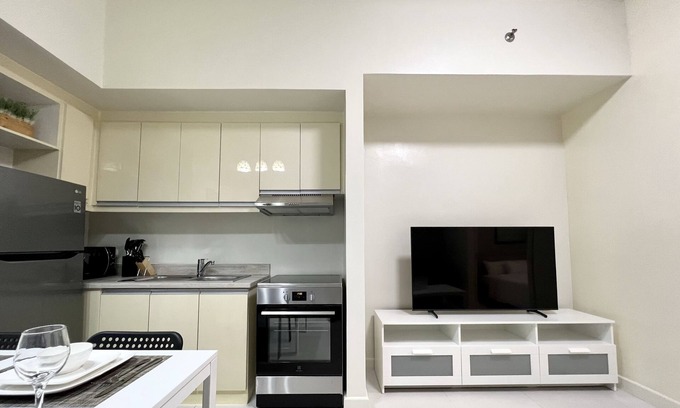 Legazpi Village Condo | KL Tower - Nicely Furnished 1BR near Greenbelt Mall Makati City