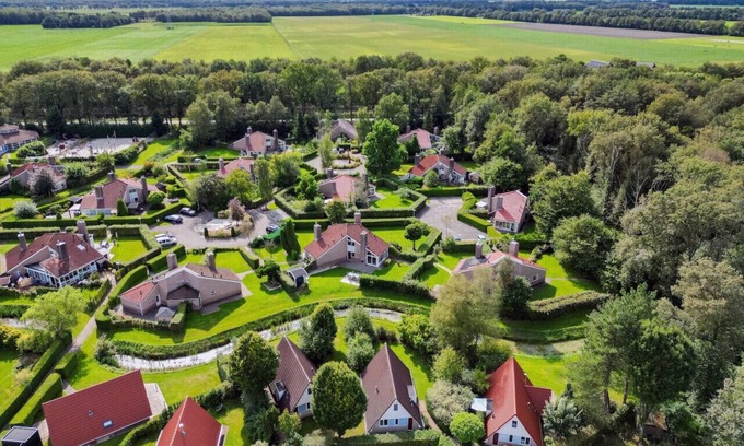 Zwiggelte House | Klapekster | Holiday home with spacious sunny garden