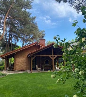 Debina House | Klimatyczny domek z drewna nad morzem