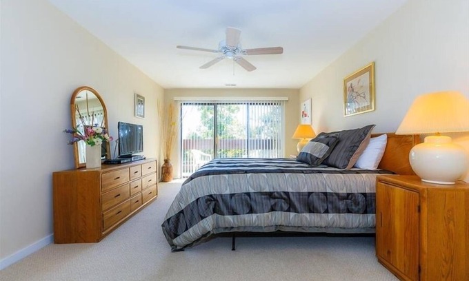 Osage Beach Condo | Knolls 1122 Updated 2 bedroom 2 bath, second tier condo with a view of the cove!