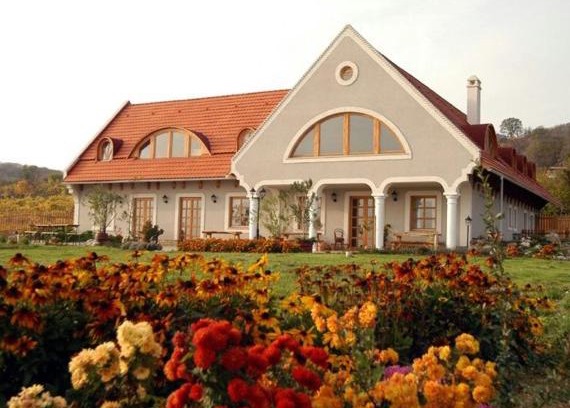 Balatonfured House | Koczor Winery & Guesthouse