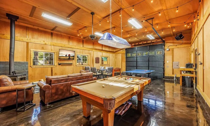 Ronald Cabin | Kodiak Valley-Barrel Sauna-detached game room-Hot tub-Pet Friendly