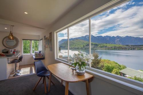 Queenstown House | Kohanga Rua Cottage by Amazing Accom
