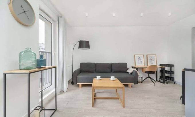Krzyki Apartment | Komuny Paryskiej 72A | Wroclaw | Bright Studio | Wi-Fi | Balcony | Pet Friendly