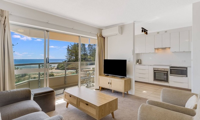 Coolangatta Apartment | Kooringal Unit 16 Located right on Greenmount beach with ocean views