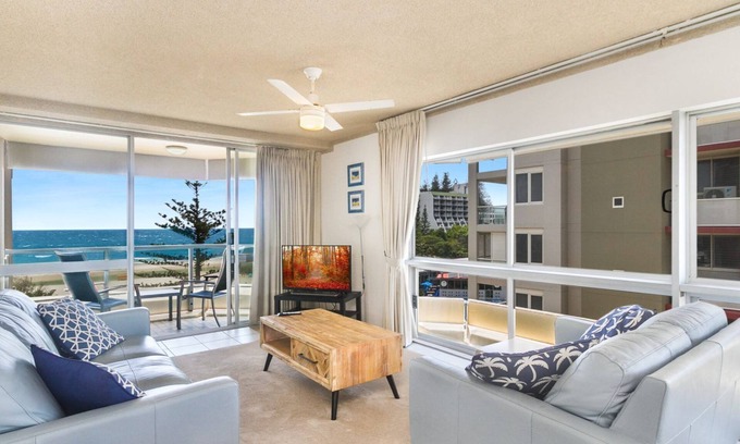 Coolangatta Apartment | Kooringal Unit 20 Located right on Greenmount beach with ocean views