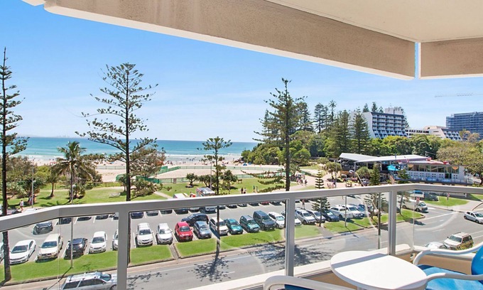 Coolangatta Apartment | Kooringal Unit 24 Located right on Greenmount beachfront with ocean views