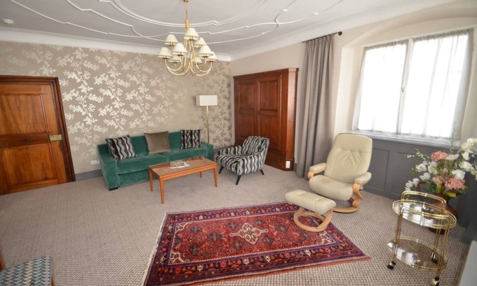 Insel Apartment | Kornspeicher Suite mit Doppelbett, Dusche, WC und kostenfreiem WLAN