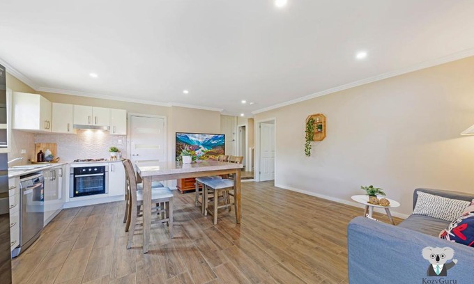 Arncliffe House | KOZYGURU Arncliffe 3 BED Begonia Cottage With FREE Parking
