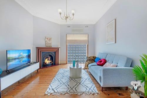 Campsie House | KOZYGURU Campsie Oldie-but-goodie look 4 Bed House NCA011