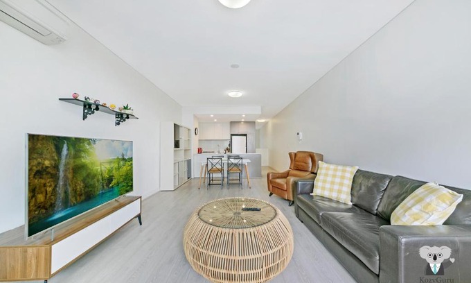 Mascot Apartment | KOZYGURU MASCOT 2 BED APT FREE DOUBLE-PARKING NMA629