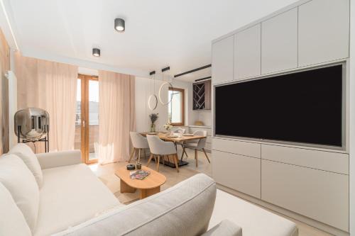 Grzegorzki Apartment | Kraków Prestige Suites - 61m2, Parking, Balcony, Workspace, AC - by Rentujemy
